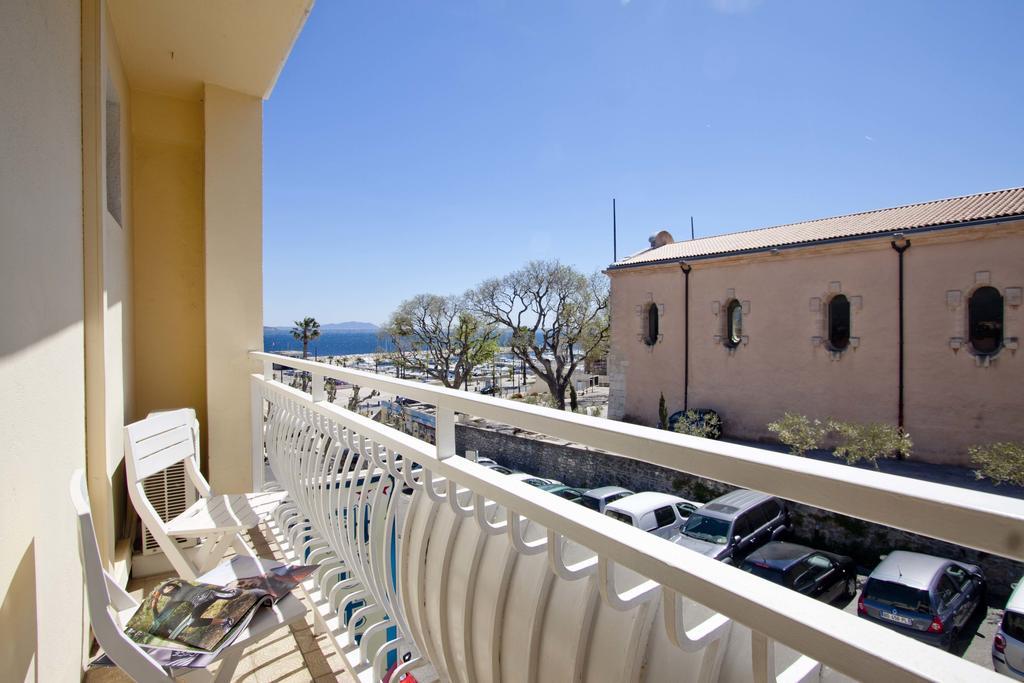 Hotel La Croix De Malte La Ciotat Exterior photo